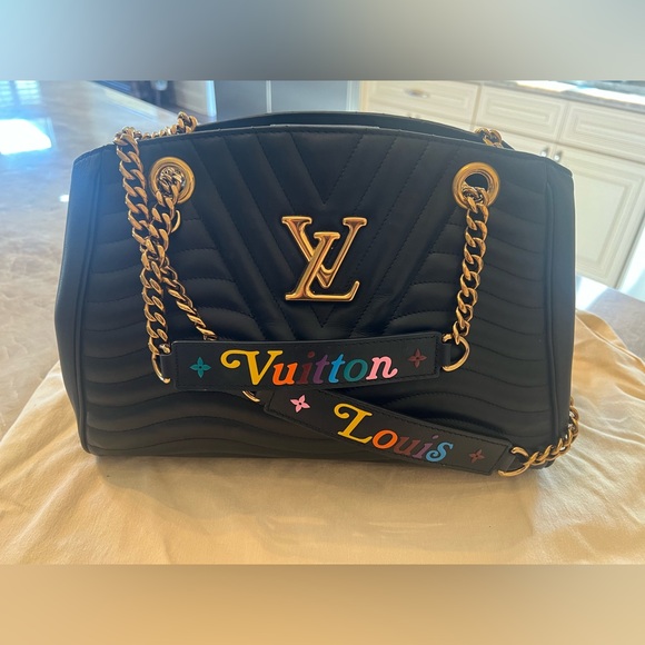 Louis Vuitton New Wave Chain Tote - Picture 2 of 14